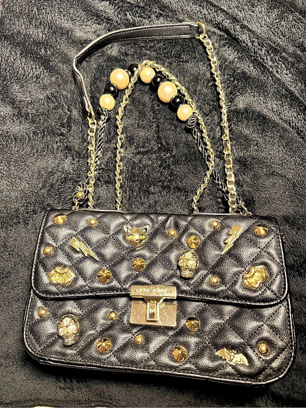 Betsey Johnson Xorumor Quilted Skull Shoulder Bag Black & Gold - Picture 2 of 4